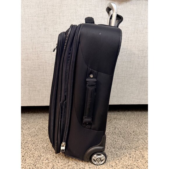 Travelpro Maxlite 2 Softside Expandable Upright 2 Wheel Luggage Carry On - Picture 2 of 14